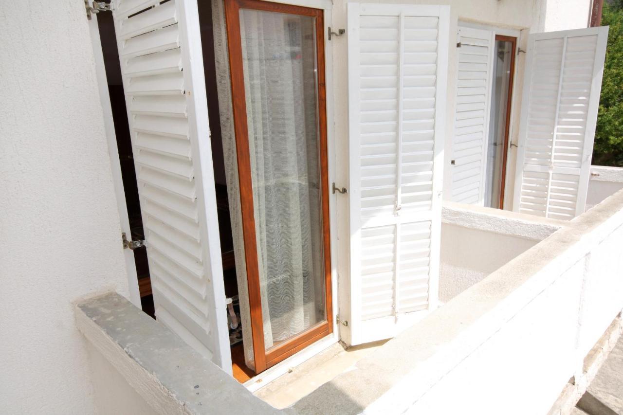 Apartments With A Parking Space Kampor, Rab - 5032 Экстерьер фото