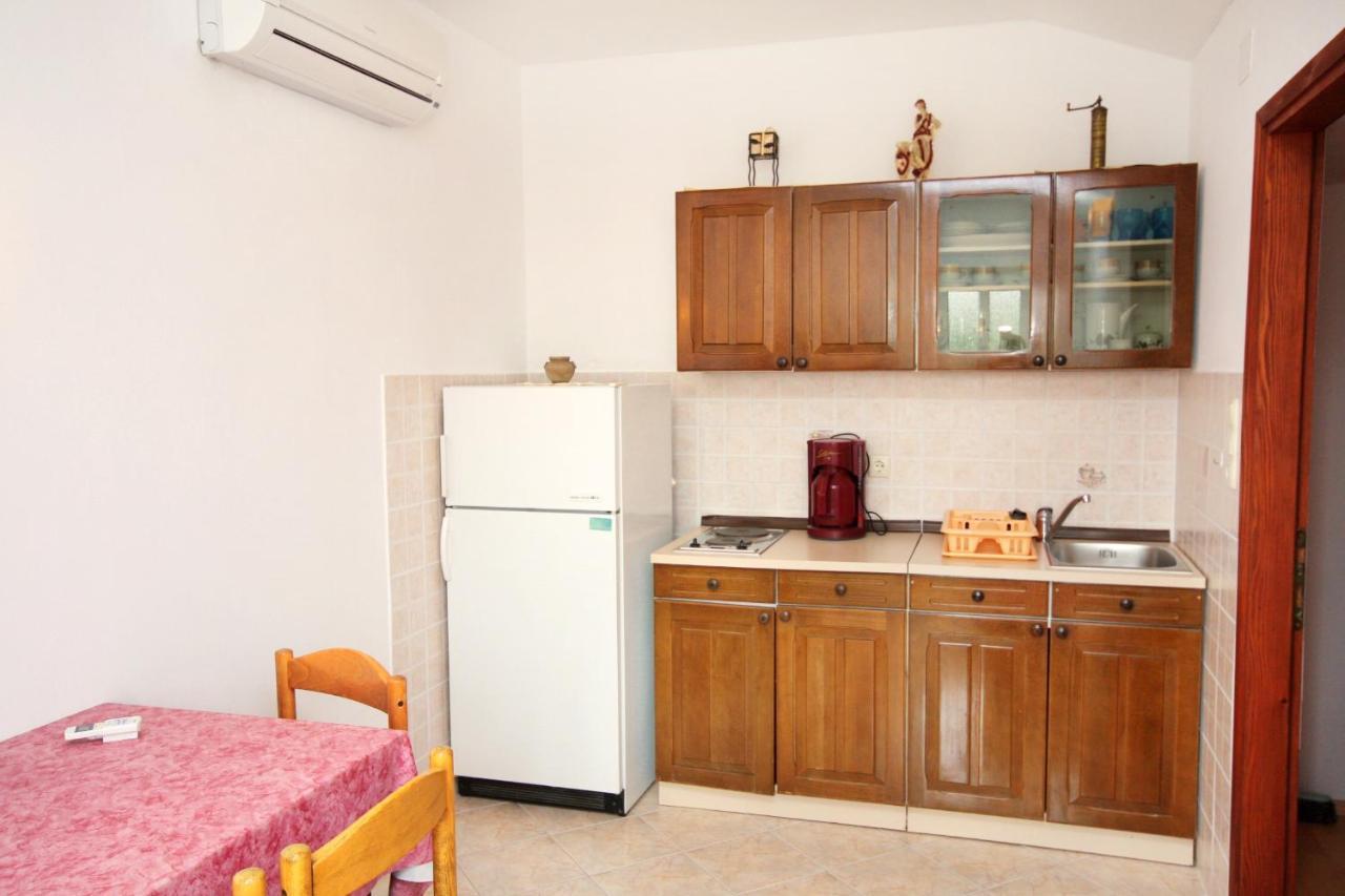 Apartments With A Parking Space Kampor, Rab - 5032 Экстерьер фото