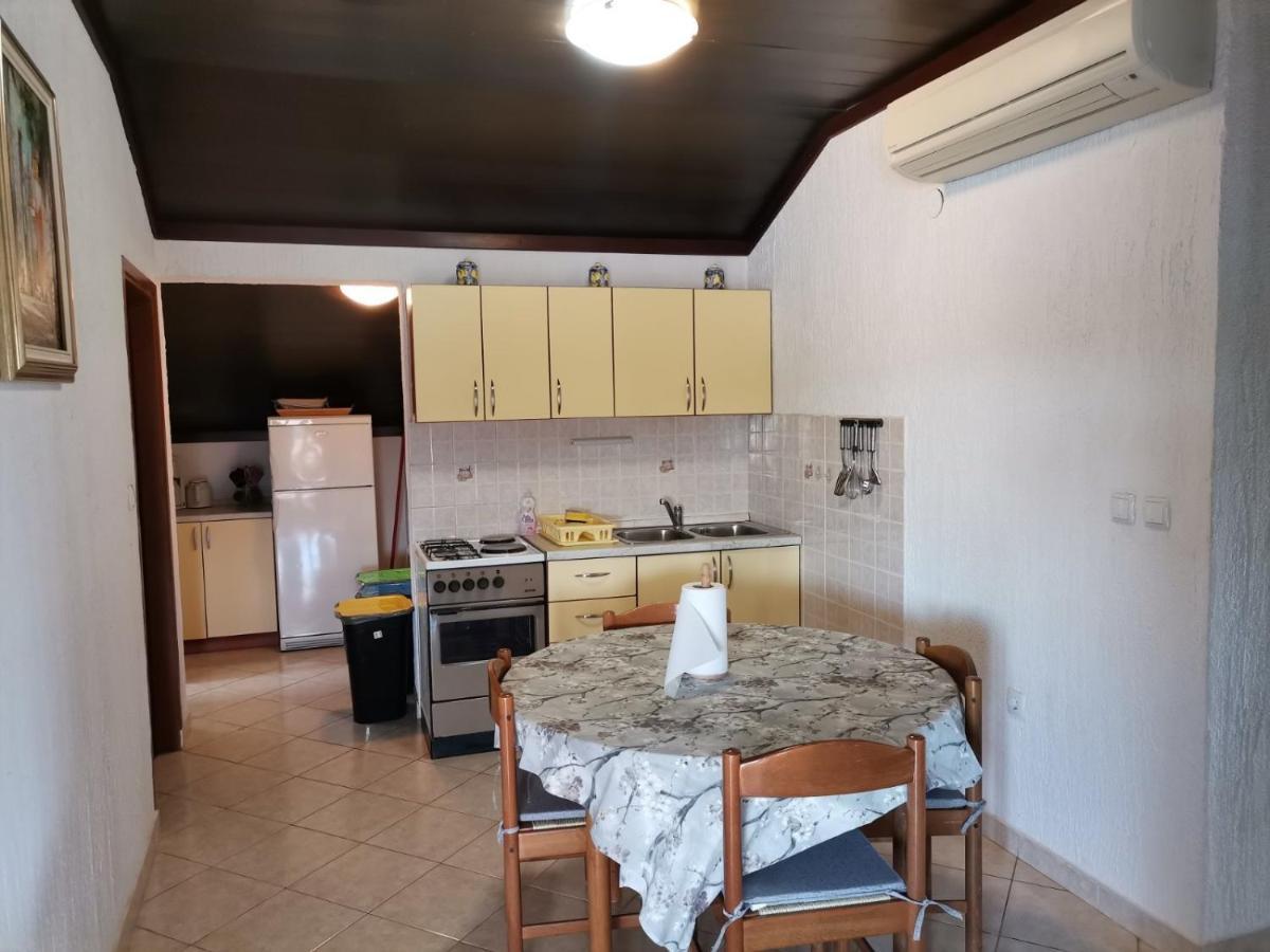 Apartments With A Parking Space Kampor, Rab - 5032 Экстерьер фото